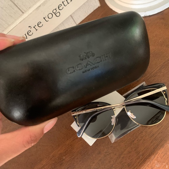 New coach sunglasses - Picture 6 of 8